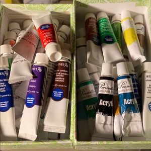 Lot of acrylic gouache watercolor paint .